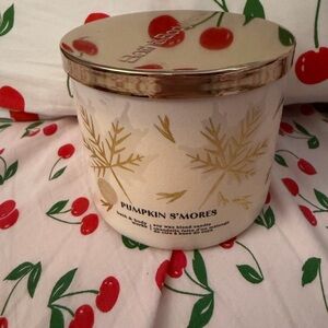 Bath & Body Works Pumpkin S'mores Candle with Gold Lid